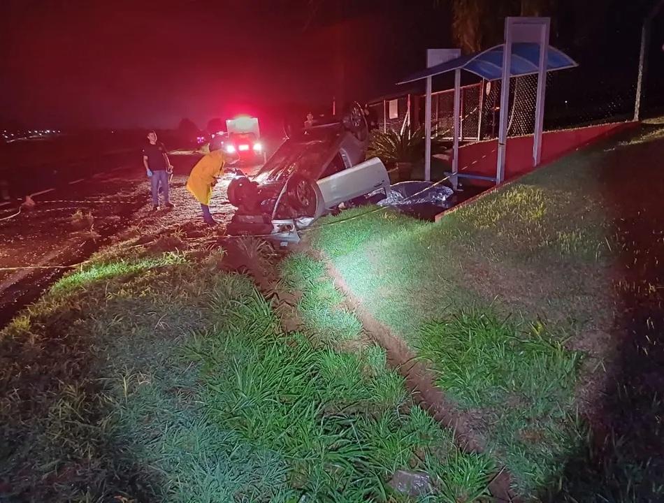 MARINGÁ: Homem morre após carro atingir capivara e capotar na BR-376