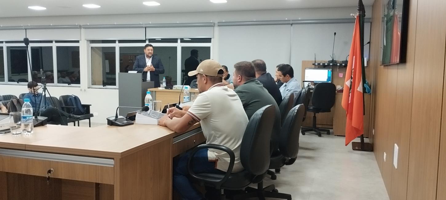 Sessão ordinária no Plenário Aniceto Garcia