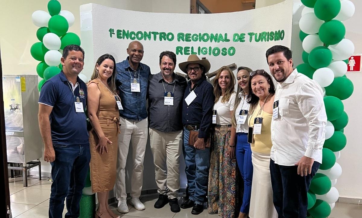Prefeito de Fênix participa de encontro sobre turismo religioso em Santa Fé