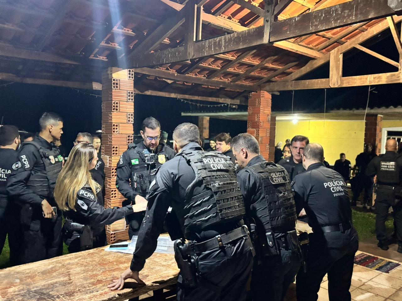 REGIÃO: Polícia Civil prende 16 pessoas em operação contra organização criminosa no interior do estado