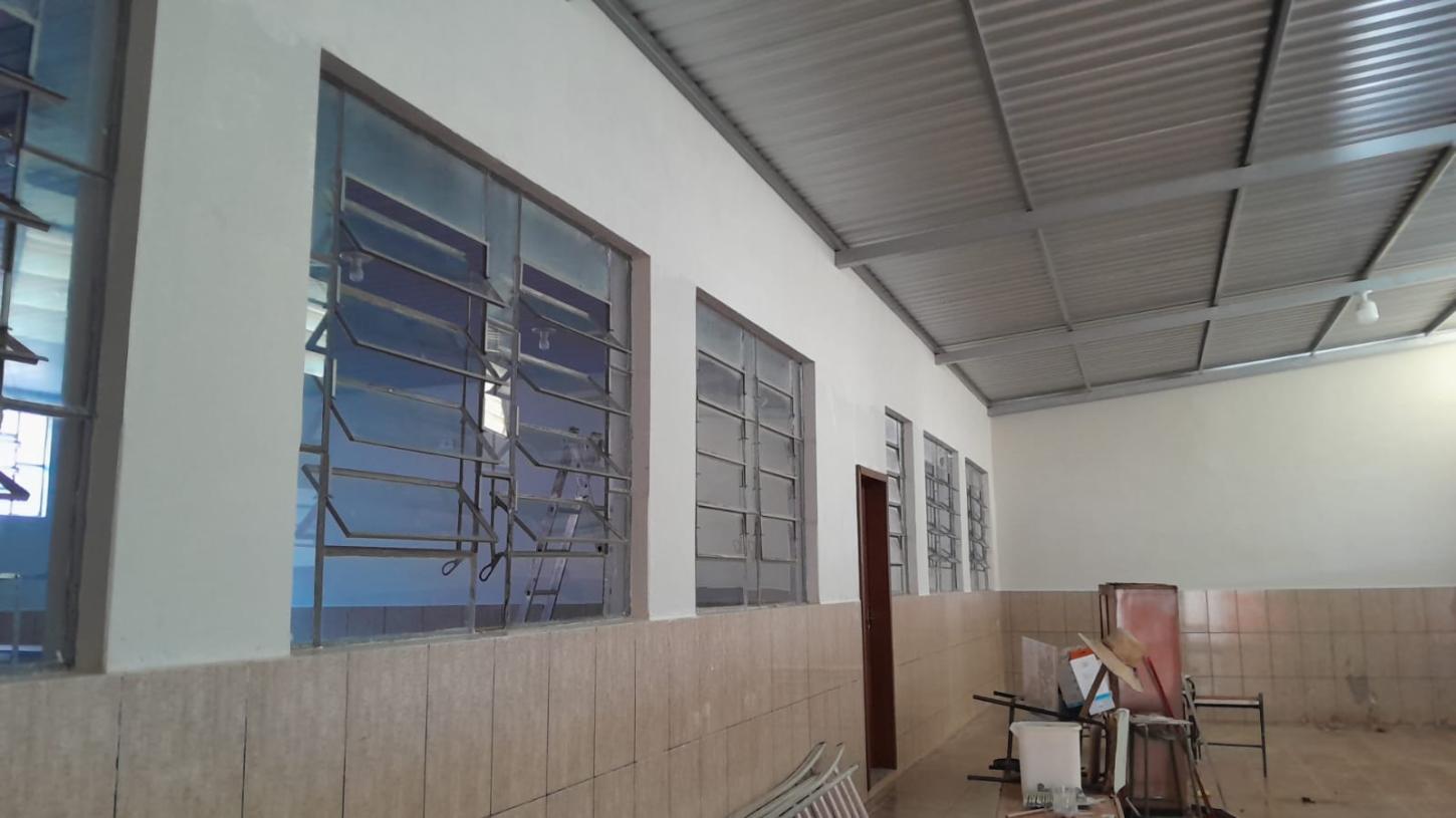 BARBOSA FERRAZ: Escola Jacira Peternelli ganha cobertura metálica após situação crítica encontrada pela gestão do prefeito Caxão