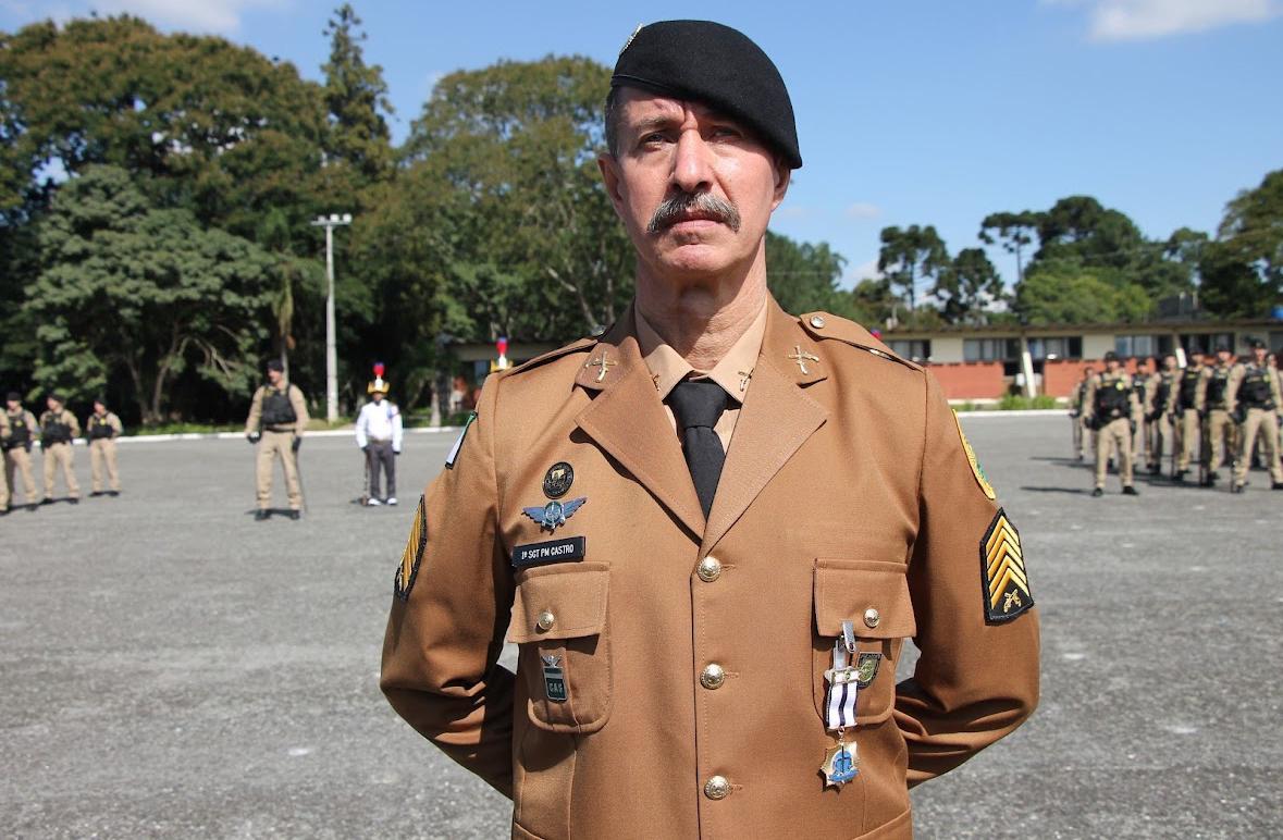 CAMPO MOURÃO: 1º Sargento Castro é homenageado com Medalha Defensor dos Direitos Humanos durante solenidade na Academia do Guatupê
