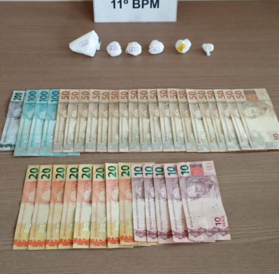 CAMPO MOURÃO: Mulher é presa com cocaína e mais de R$ 1,6 mil