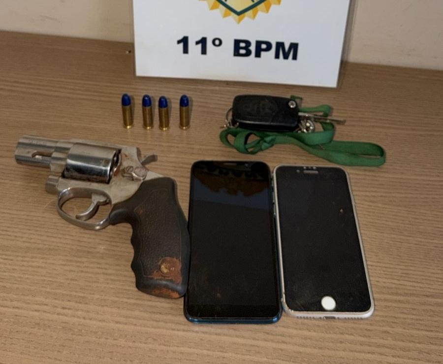 CAMPO MOURÃO: Suspeito de participar de assalto a ônibus é preso com revólver em posto de combustíveis