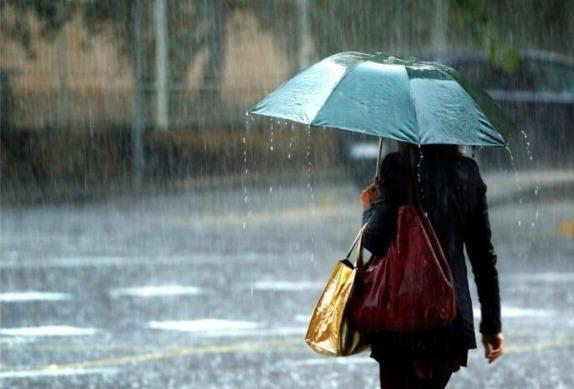 Frente fria muda o tempo e deve levar chuva a todo o Paraná no domingo 26