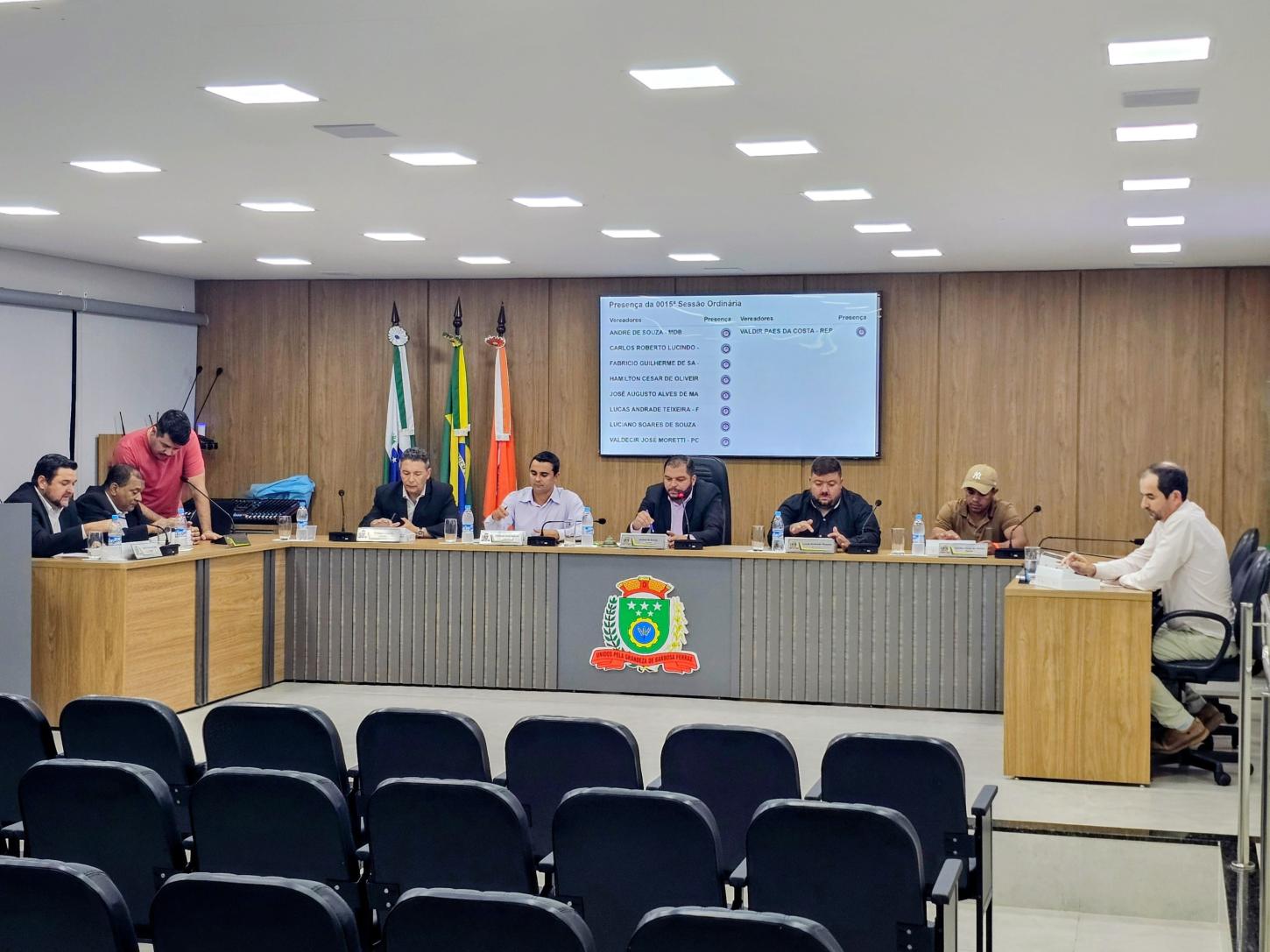 BARBOSA FERRAZ: Câmara realiza sessão com apresentação de ofícios e aprovação de requerimento