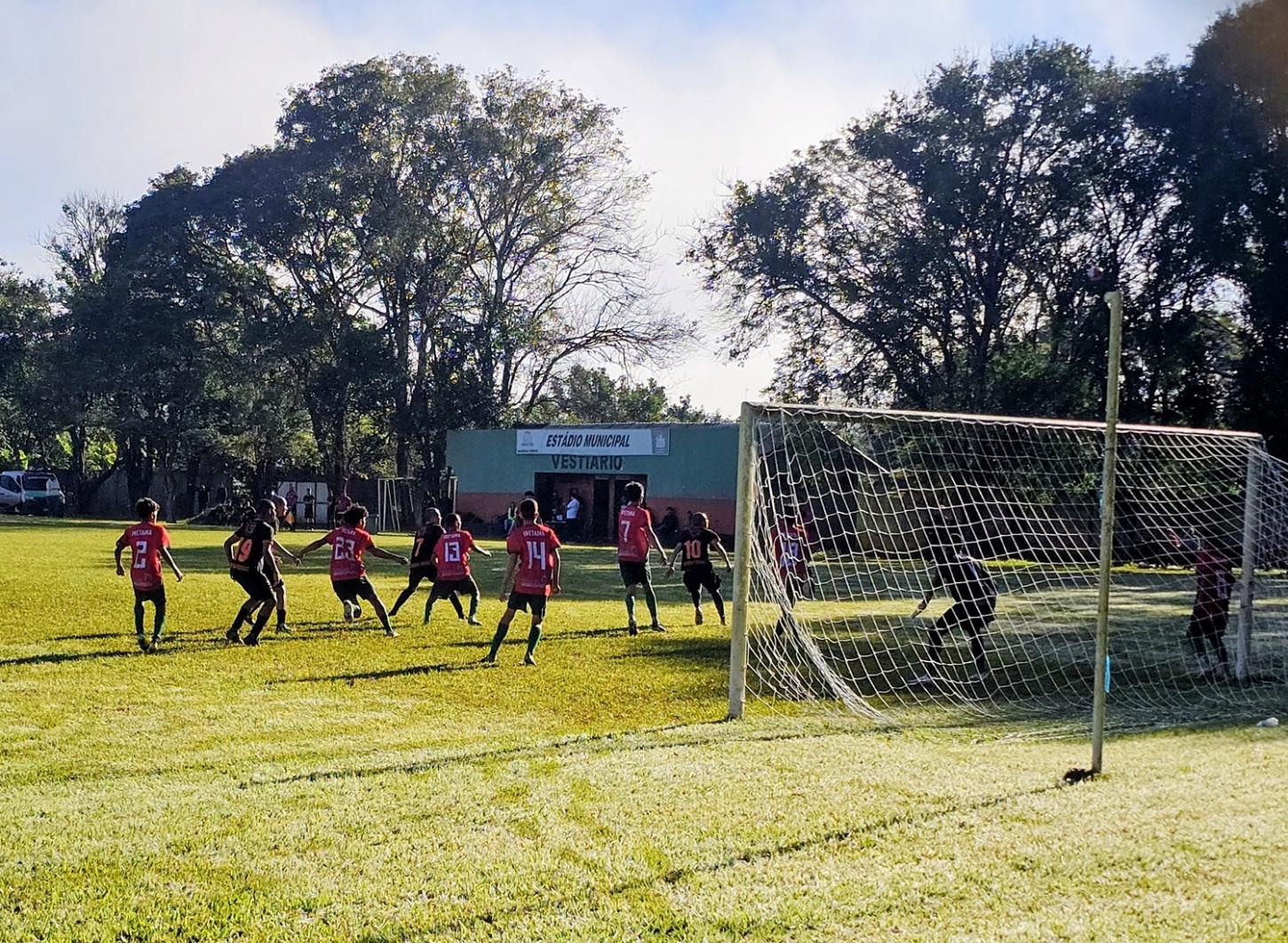 BARBOSA FERRAZ: Finais do Paraná Bom de Bola definiu os campeões da fase regional neste domingo