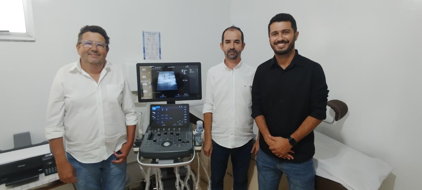 BARBOSA FERRAZ: Prefeito Caxão entrega novo aparelho de ultrassom com apoio do vereador Fabrício de Sá e do deputado Adriano José