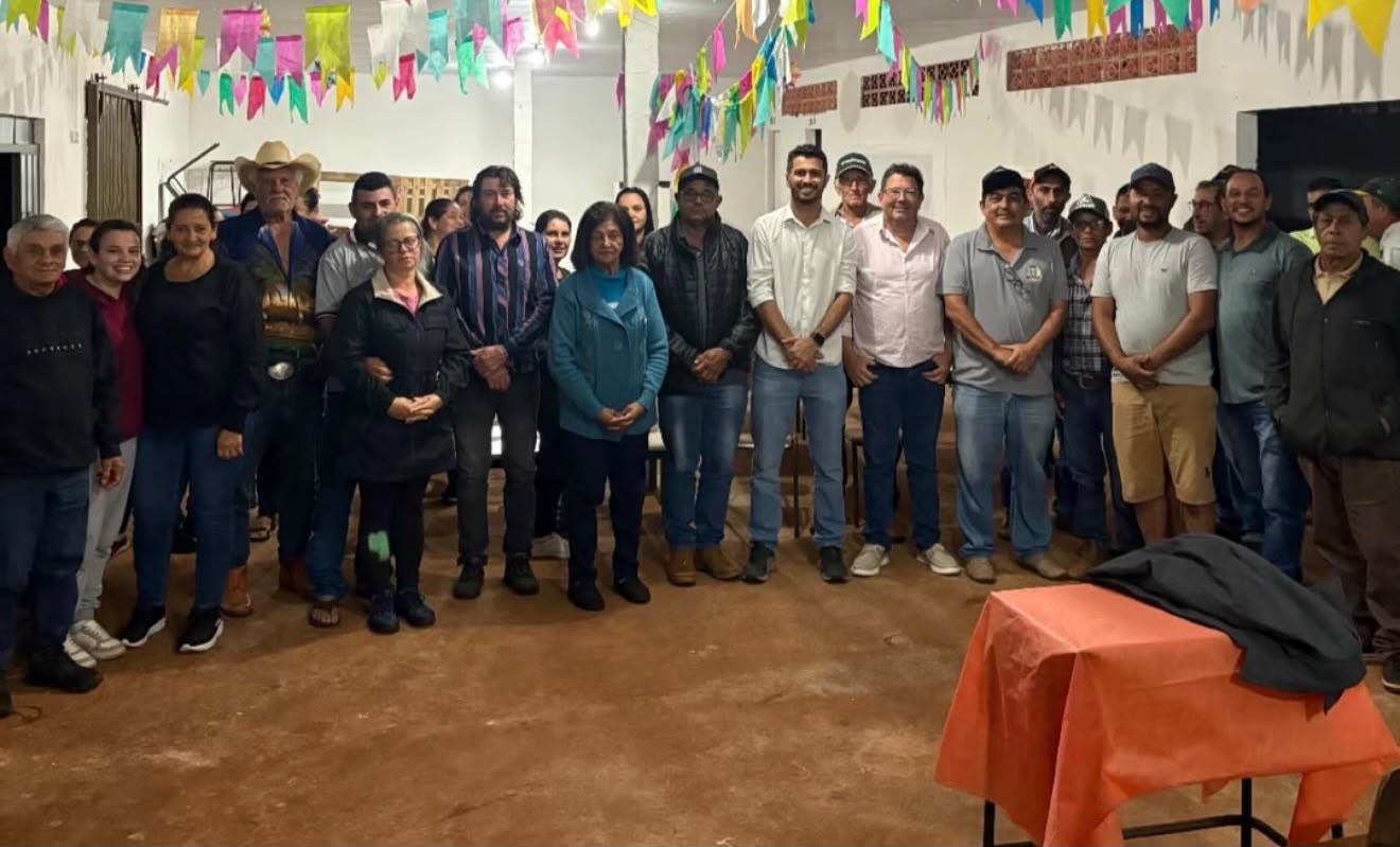 BARBOSA FERRAZ: Prefeito Caxão participa de reunião com moradores de Paraíso do Sul, fala de melhorias no município e ouve demandas da comunidade