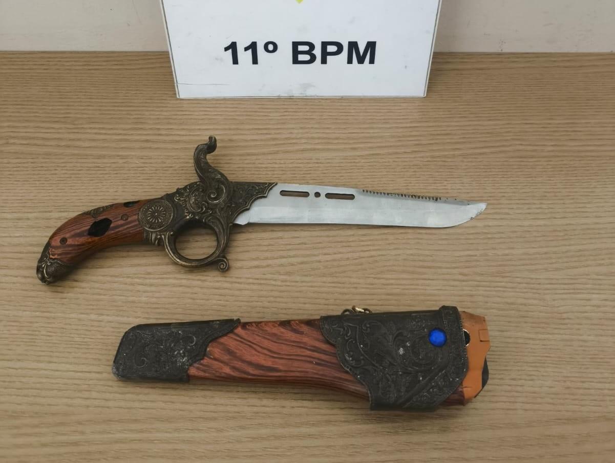 CAMPO MOURÃO: Homem é preso com faca após agredir mulher em via pública no Jardim Francisco Ferreira Albuquerque