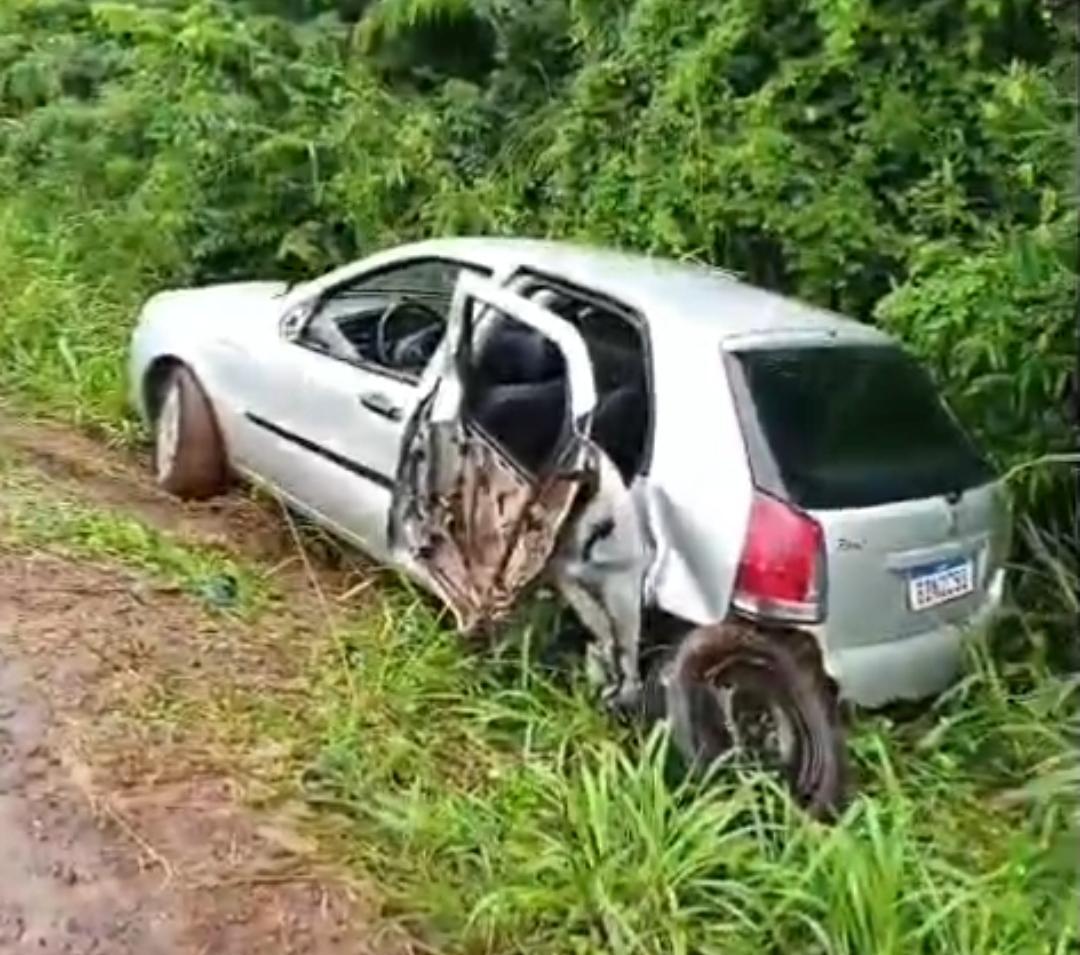ENTRE BARBOSA FERRAZ E FÊNIX: Colisão entre dois carros deixou pessoas feridas sem gravidade 