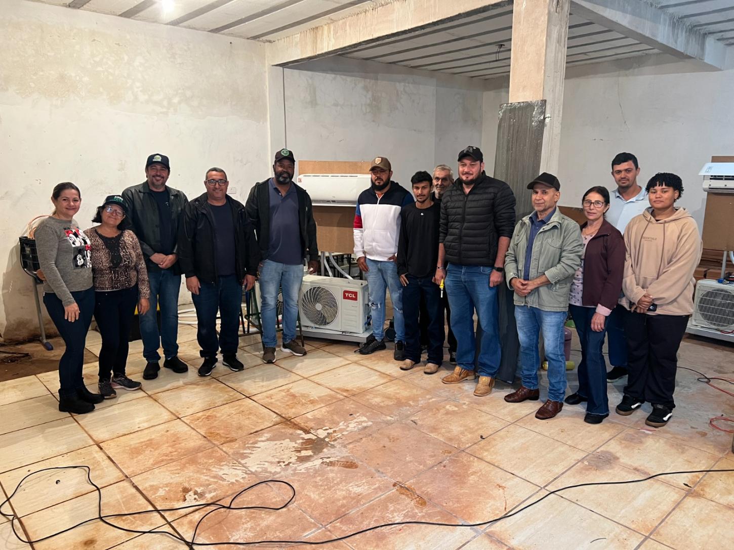FÊNIX: curso de ar-condicionado capacita moradores de Bela Vista do Ivaí com apoio da prefeitura e do vereador Robinho