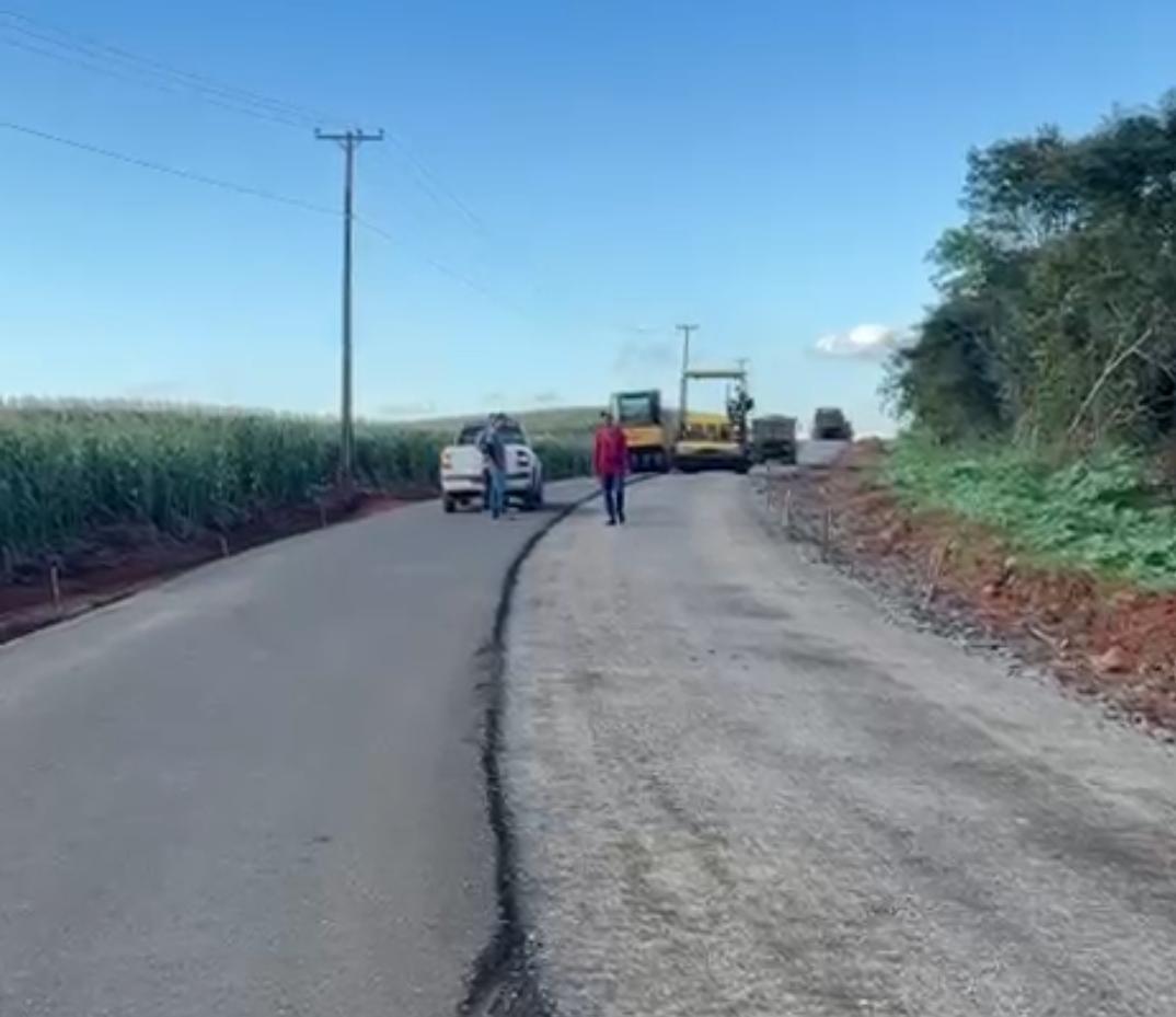 FÊNIX: Pavimentação até Bela Vista do Ivaí avança e recebe primeiras camadas de asfalto