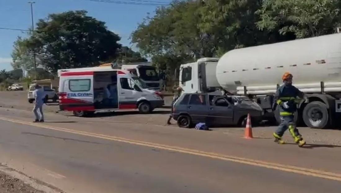 JANDAIA DO SUL: Acidente envolvendo carro e dois caminhões deixa duas mortes na entrada do distrito de São José