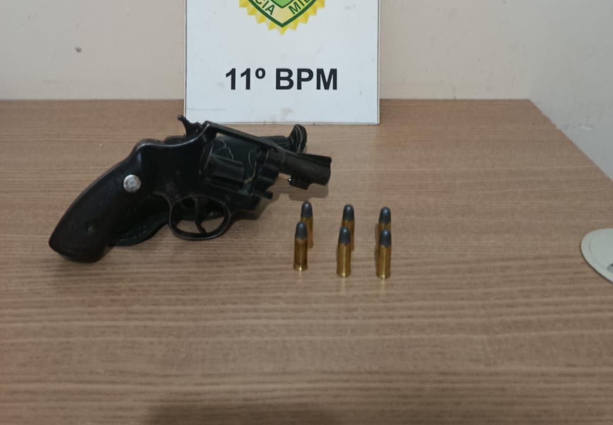 MAMBORÊ: homem agride sogra idosa, é preso armado e ainda tenta subornar policiais