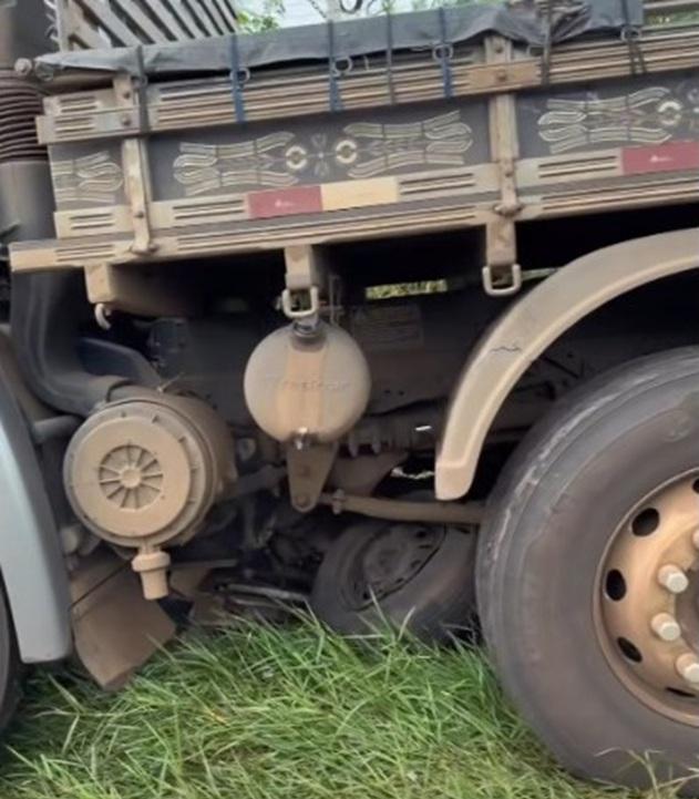 SÃO JOÃO DO IVAÍ: jovem morre após colisão entre carro e caminhão na PR-082