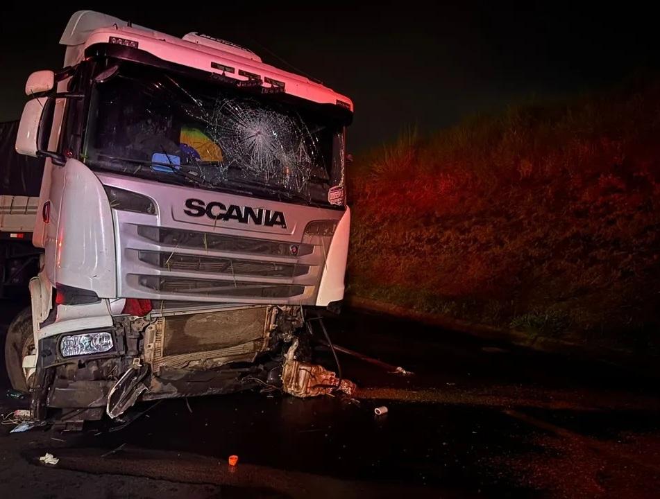 VALE DO IVAÍ: caminhoneiro morre após caminhão despencar de pontilhão na BR-376
