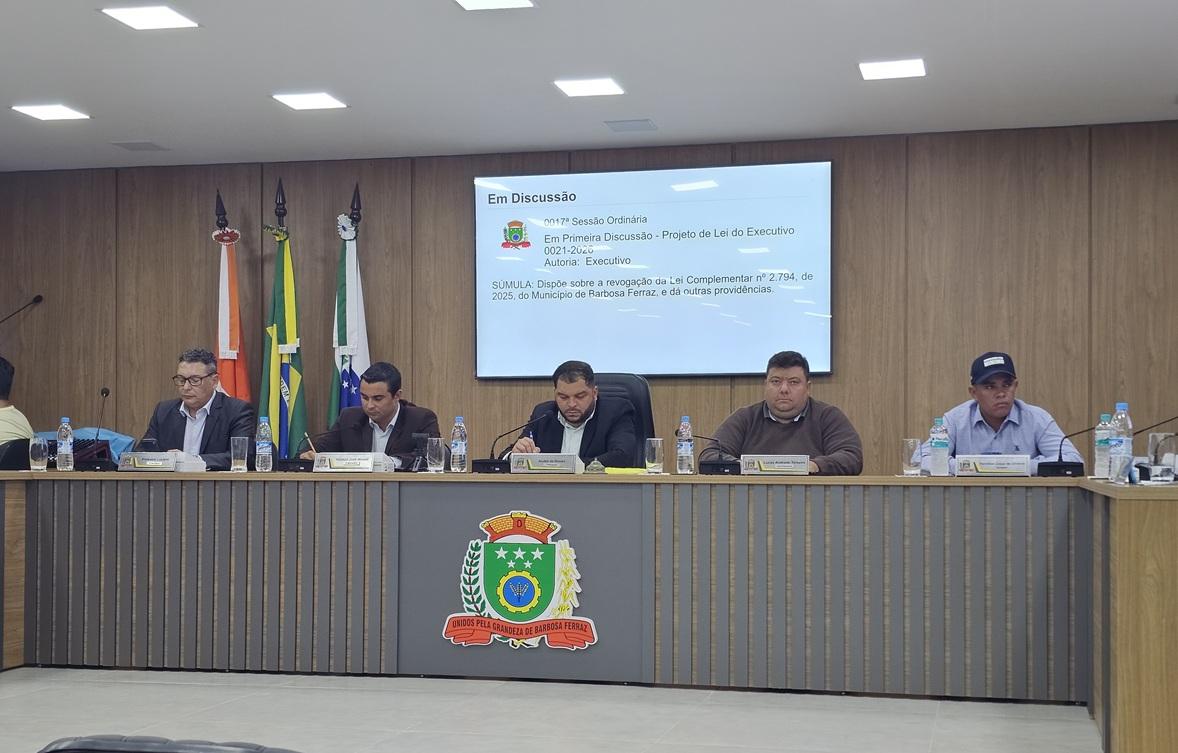 BARBOSA FERRAZ: Câmara realiza 17ª sessão com retirada e ajustes de projetos em pauta