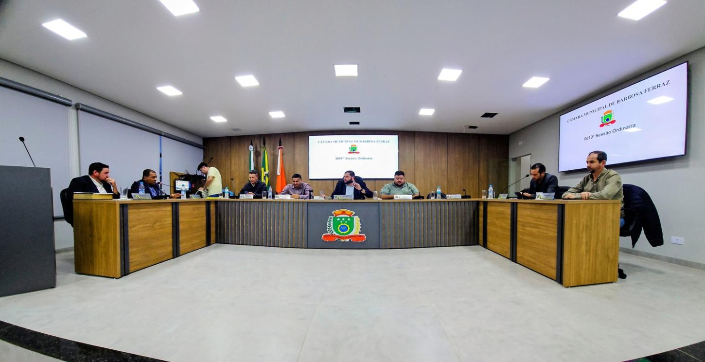 BARBOSA FERRAZ: Câmara realiza 19ª sessão com projetos aprovados e indicações ao Executivo