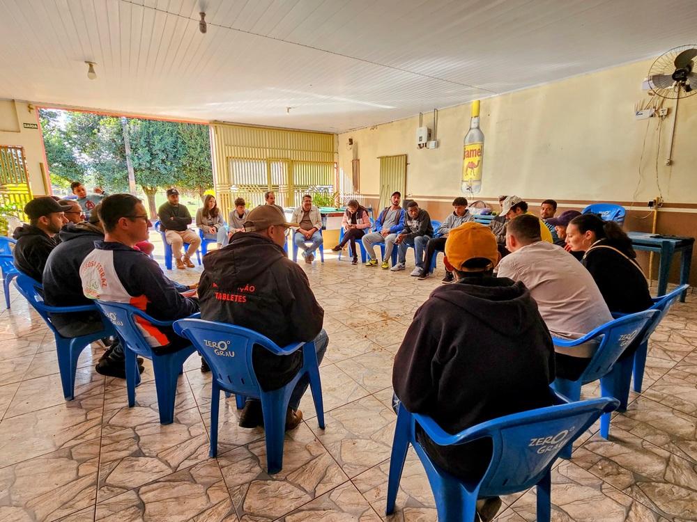 BARBOSA FERRAZ: Prefeito Caxão reúne lideranças no Conjunto Primavera e garante continuidade do projeto social de Bruno França
