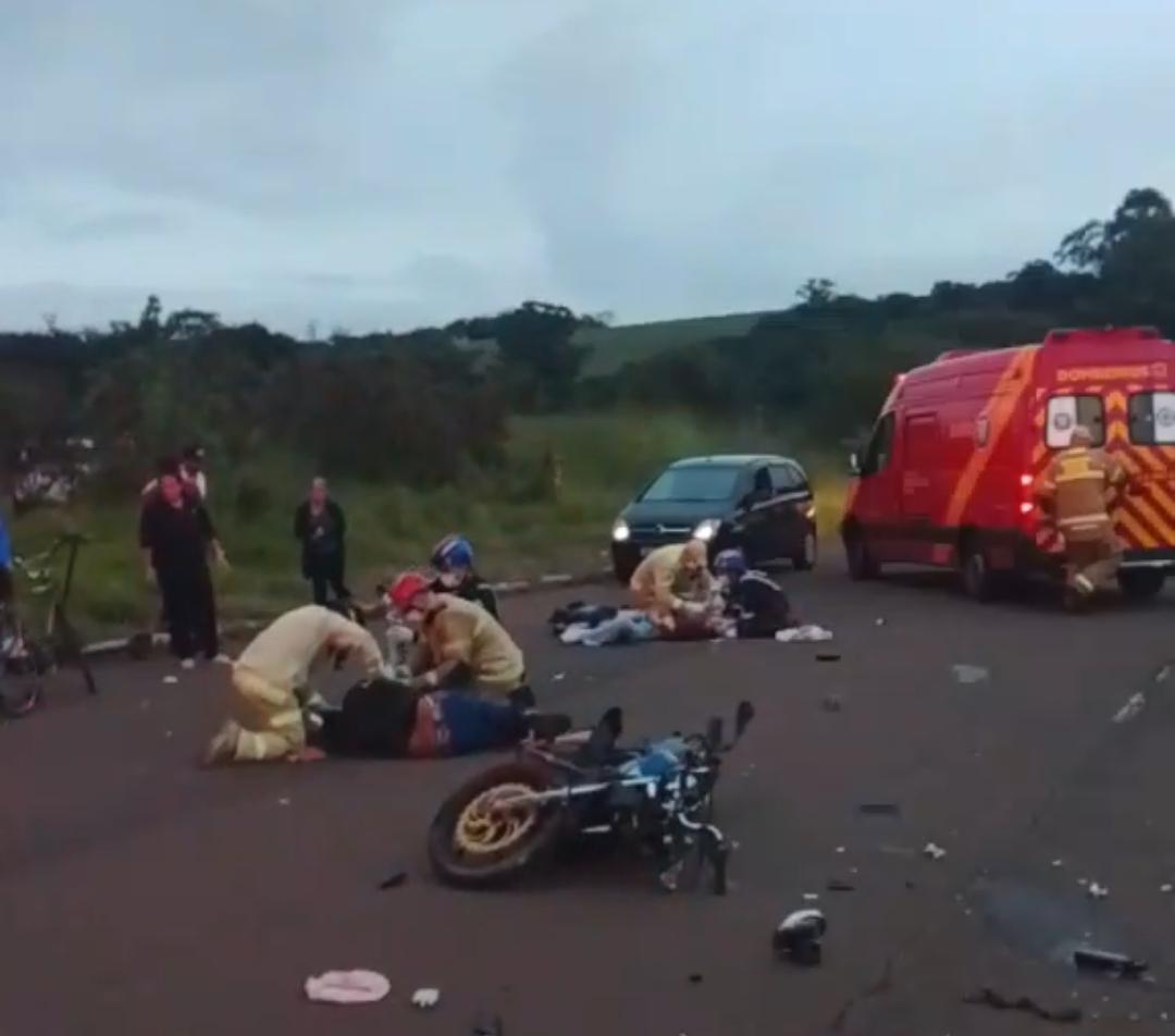 CAMPO MOURÃO: Colisão na BR-487 deixa dois ocupantes de moto em estado grave