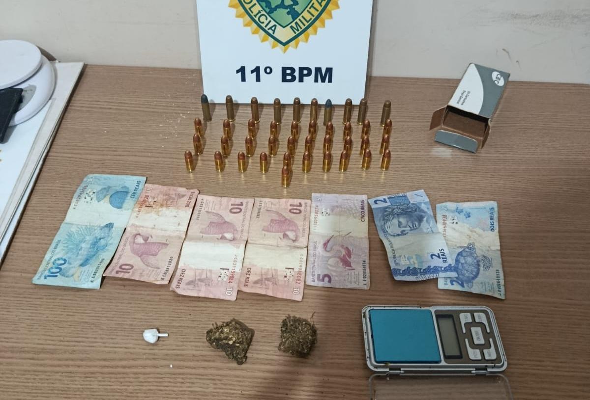 CAMPO MOURÃO: ROTAM prende suspeito por tráfico e apreende drogas, munições e dinheiro