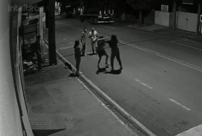 CORUMBATAÍ DO SUL: Mulher é morta a facadas no meio da rua; autora foi presa em flagrante
