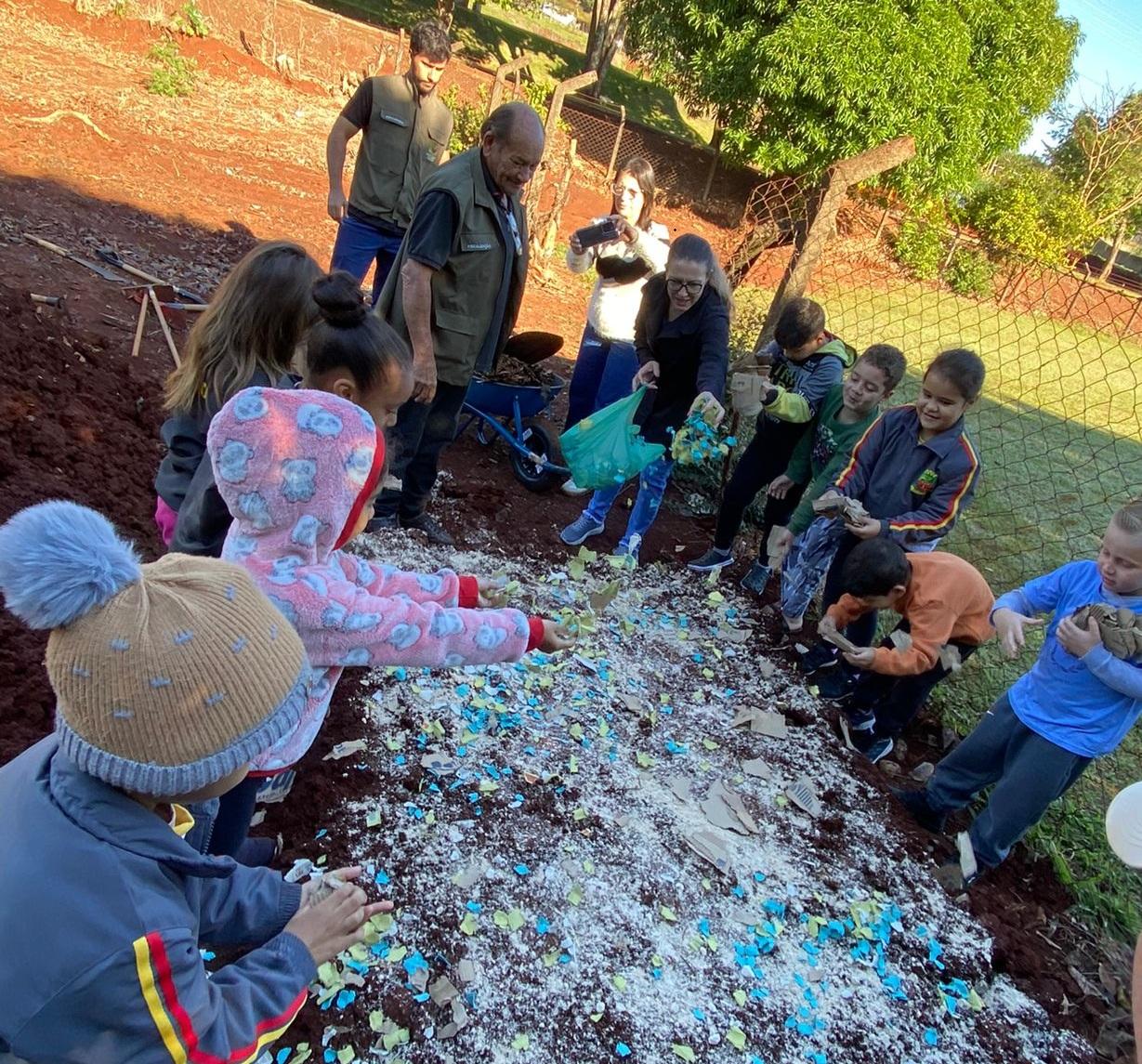 ENGENHEIRO BELTRÃO: Alunos de Ivailândia participam de atividade de compostagem com foco em educação ambiental