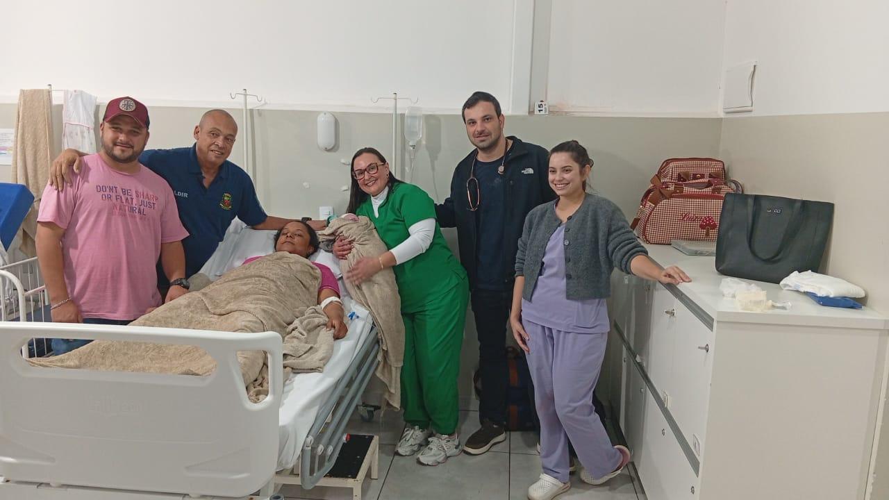 ENGENHEIRO BELTRÃO: Equipe da Santa Casa realiza parto dentro de ambulância na PR-082