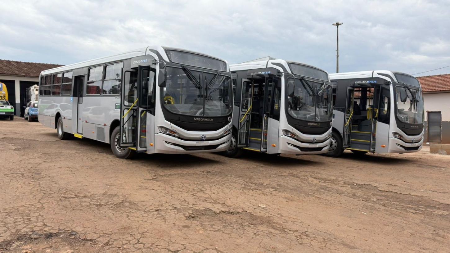 ENGENHEIRO BELTRÃO: Município adquire três novos ônibus para transporte coletivo gratuito