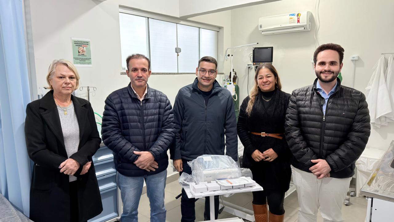 ENGENHEIRO BELTRÃO: Prefeito Garbim entrega painel cardiológico para sala de emergência da Santa Casa do município