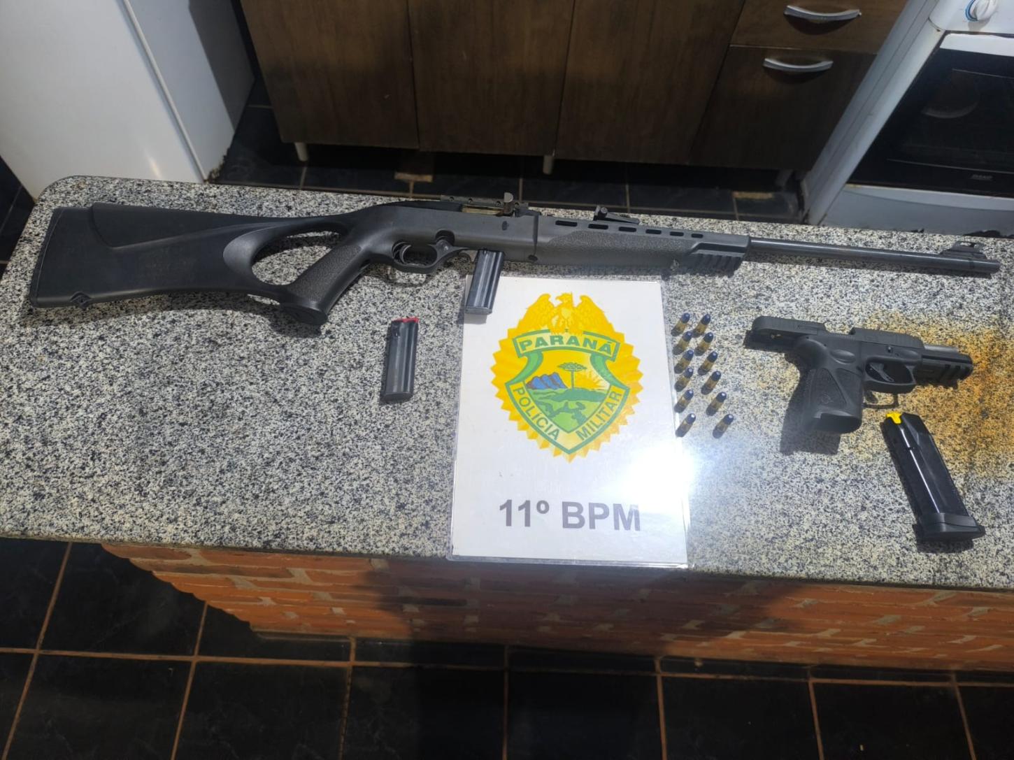 FÊNIX: Homem é preso com pistola e rifle adulterado durante abordagem no centro