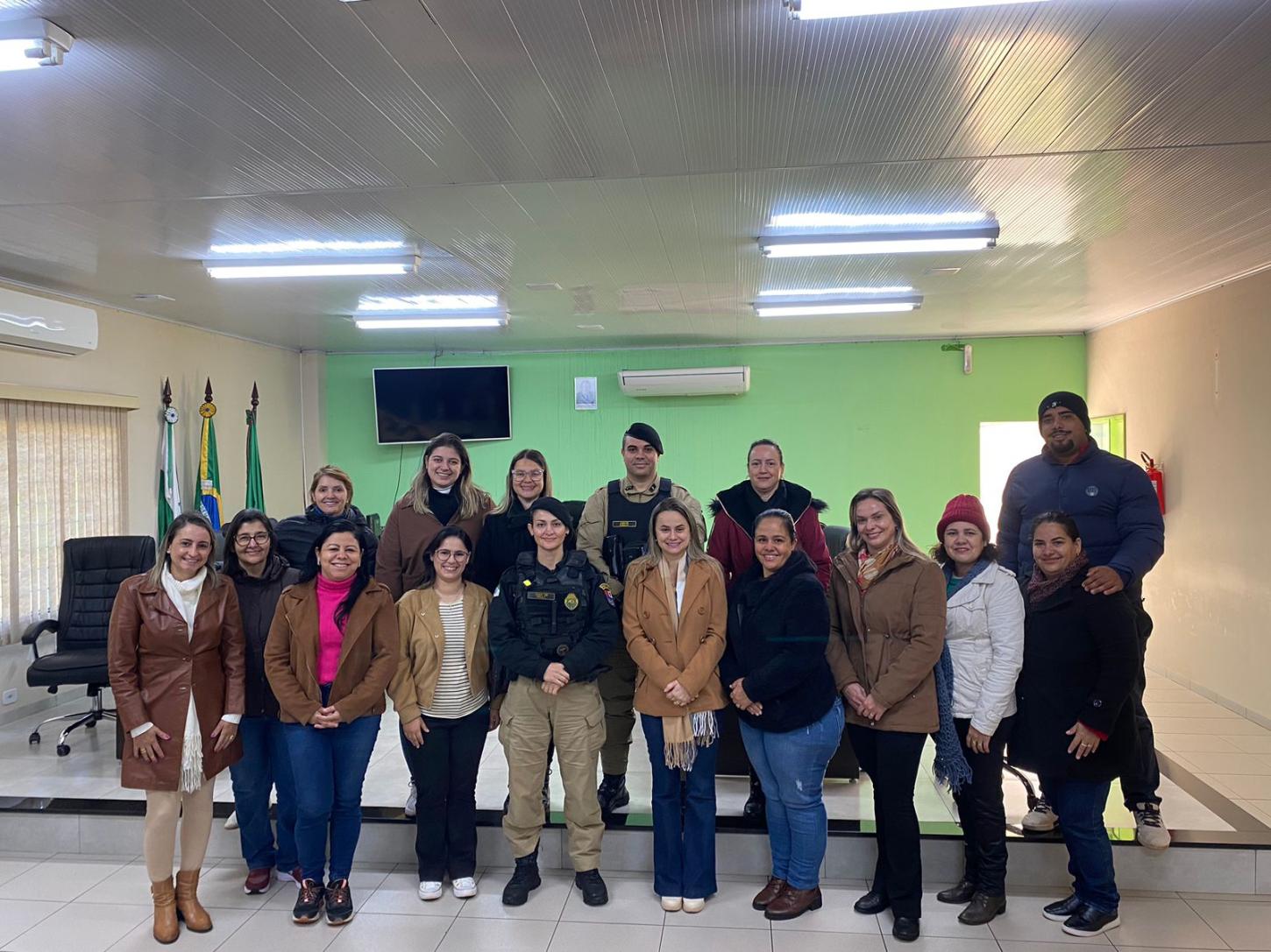 FÊNIX: Patrulha Maria da Penha da Polícia Militar realiza reunião com rede de proteção à mulher do município