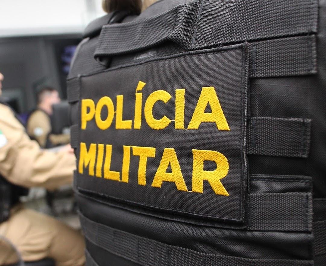 PEABIRU: Homem é preso após agredir companheira durante discussão no centro