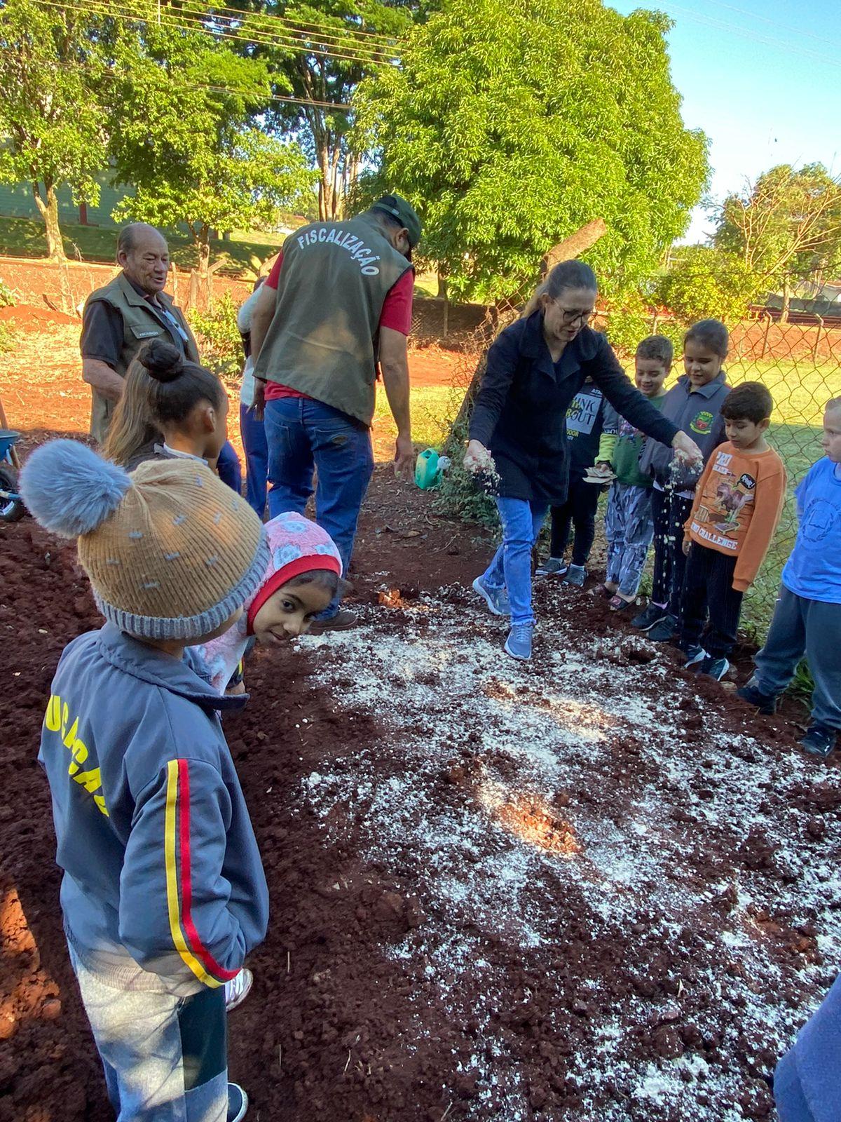Atividade prática de compostagem