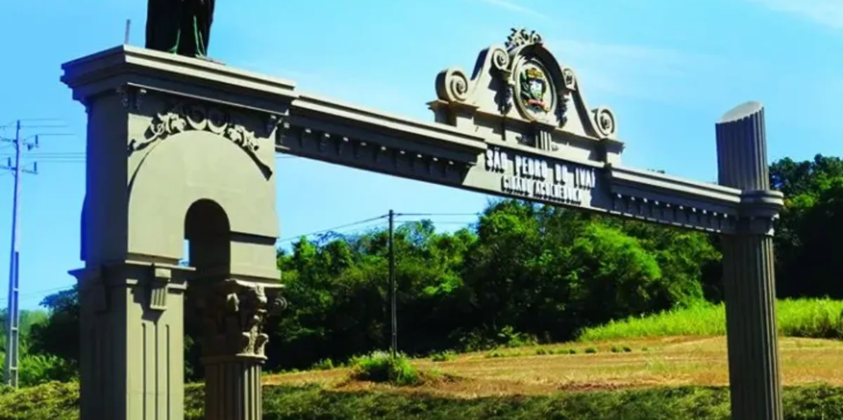 SÃO PEDRO DO IVAÍ: Criminosos furtam câmeras e fiação de portal de monitoramento na BR-369