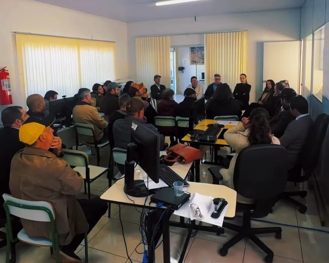 BARBOSA FERRAZ: Prefeito Caxão participa de reunião com Conselho de Desenvolvimento Rural Sustentável 