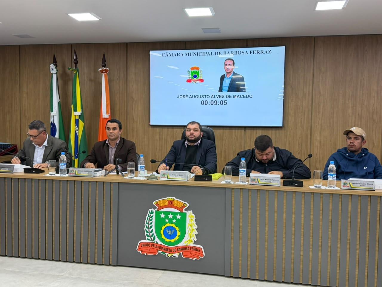 BARBOSA FERRAZ: Câmara realiza três sessões antes do recesso e aprova projetos do Executivo