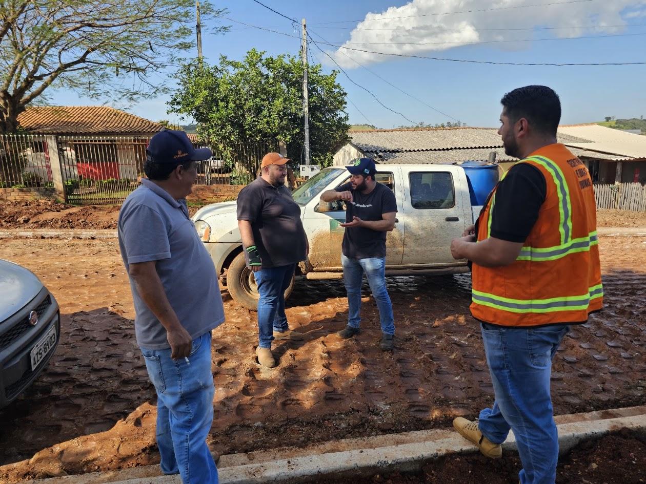 BARBOSA FERRAZ: Com tempo bom, obra de pavimentação avança no Conjunto Primavera