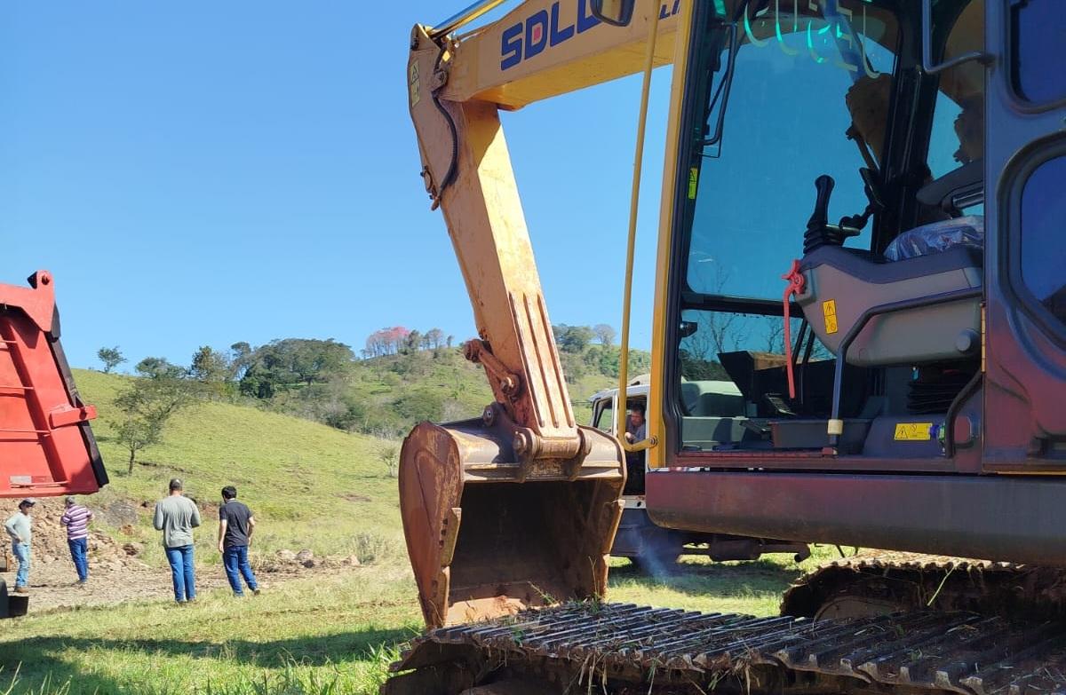 BARBOSA FERRAZ: Prefeitura inicia recuperação de 18 quilômetros de estrada entre Paraíso do Sul e Bourbônia