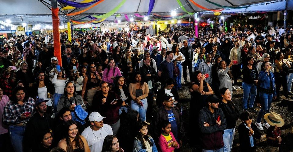 ENGENHEIRO BELTRÃO: 5º Arraial Municipal reúne grande público na abertura e continua neste sábado e domingo