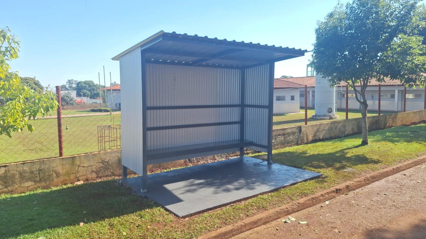 ENGENHEIRO BELTRÃO: Prefeitura constrói e reforma pontos de ônibus no distrito de Sertãozinho
