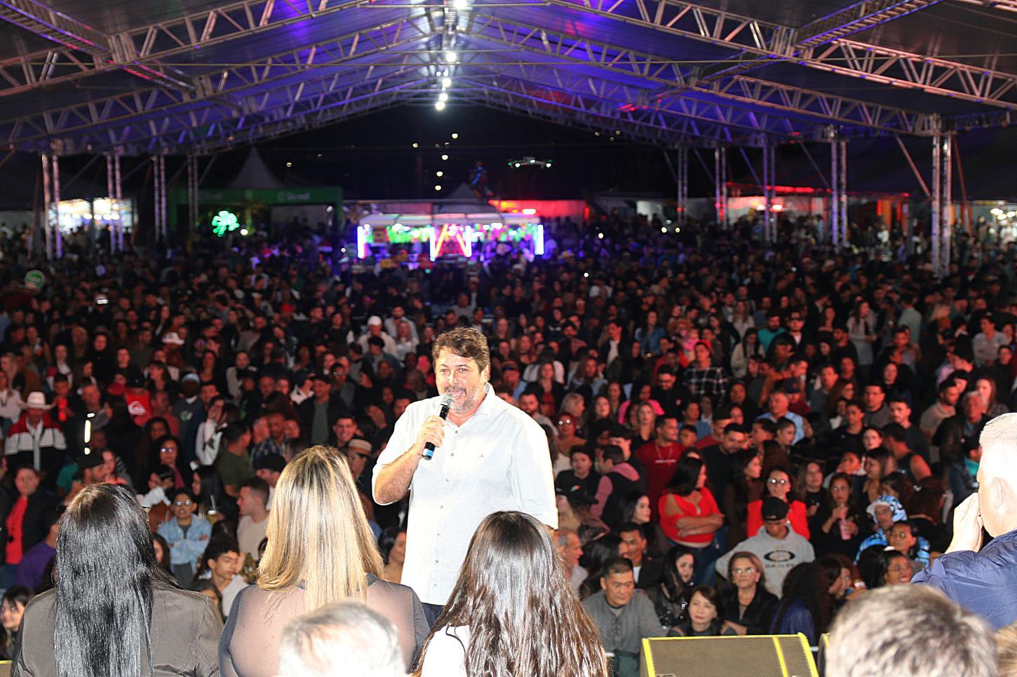 FÊNIX: A uma semana do início, EXPOFÊNIX 2026 terá shows nacionais, Peixe na Cerâmica e grande estrutura no Estádio Pingão