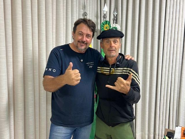 FÊNIX: Prefeito Junior Molina recebe peregrino francês que percorre o Caminho de Peabiru