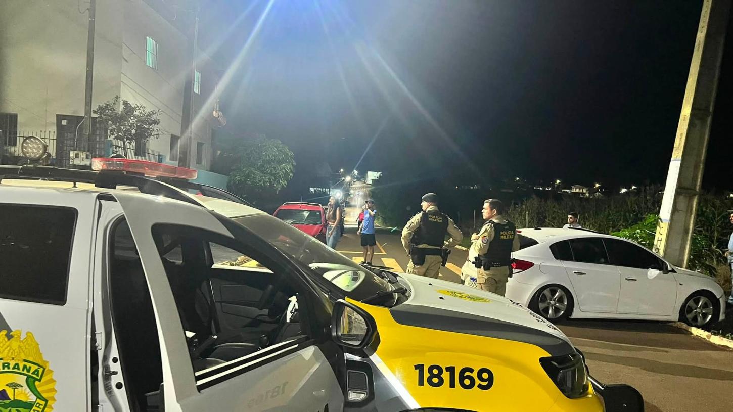 LUIZIANA: Carro invade preferencial, atinge outro veículo e bate contra poste