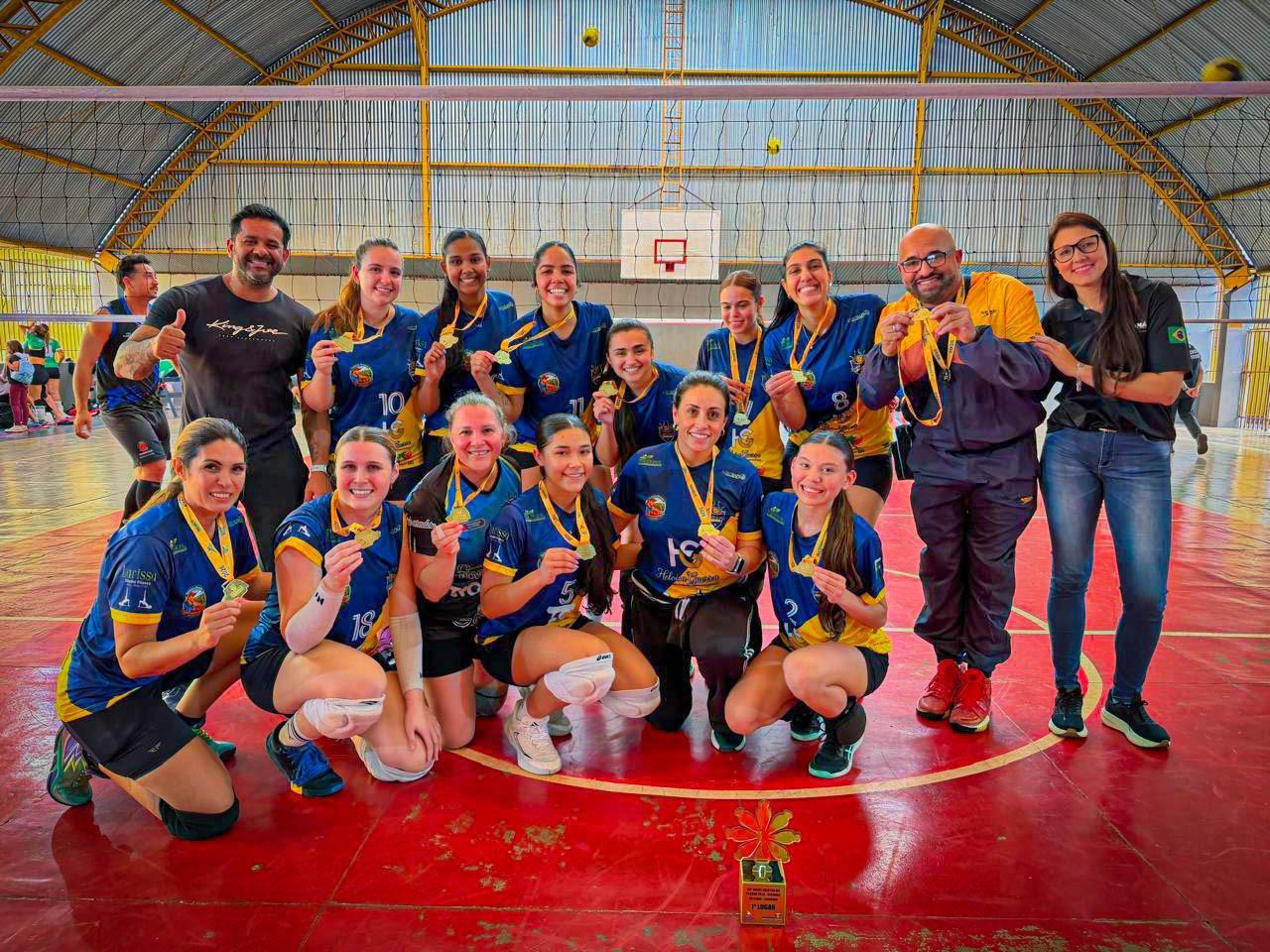 QUINTA DO SOL: Voleibol feminino se prepara para fase macrorregional dos JAPS após vencer Campo Mourão e ficar com o títilo regional