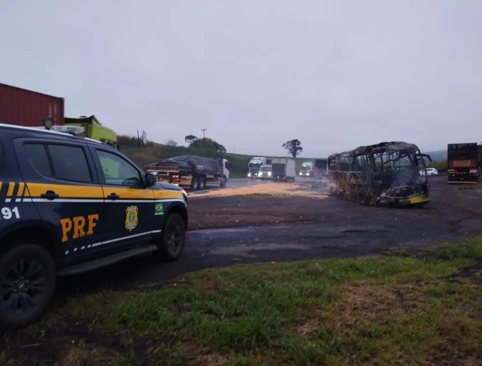ACIDENTE GRAVE: acidente entre ônibus e carreta deixa 14 feridos entre Imbaú e Ortigueira na BR-376