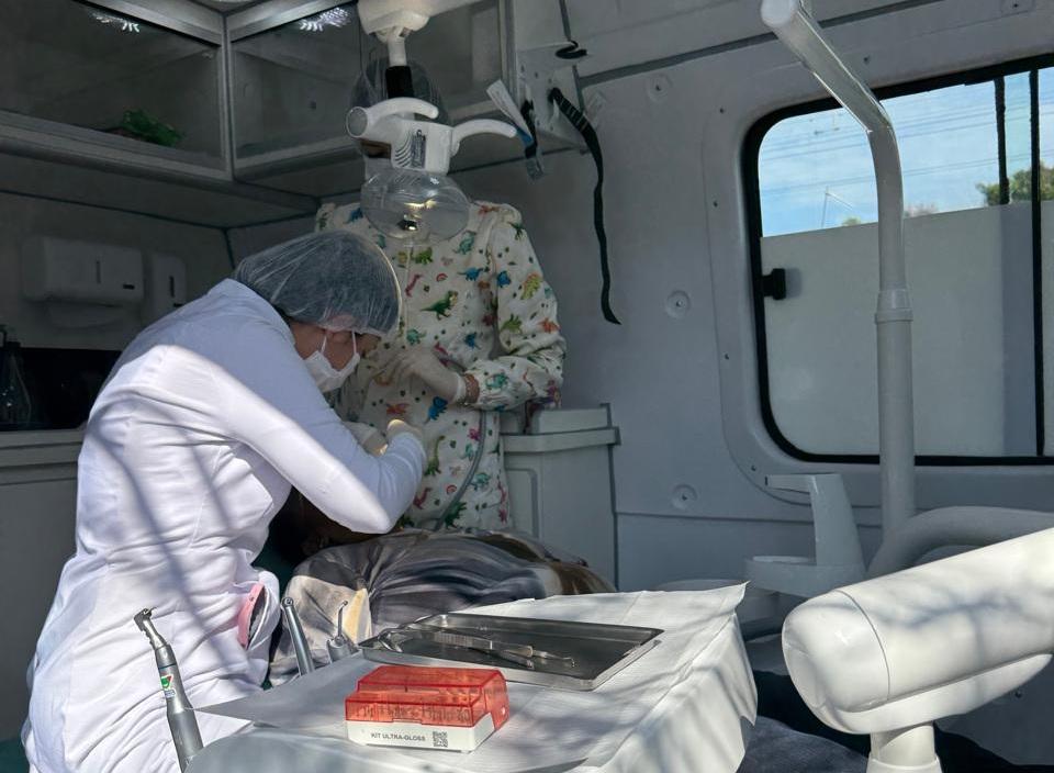 BARBOSA FERRAZ: Clínica odontológica móvel iniciou atendimentos gratuitos em Ourilândia