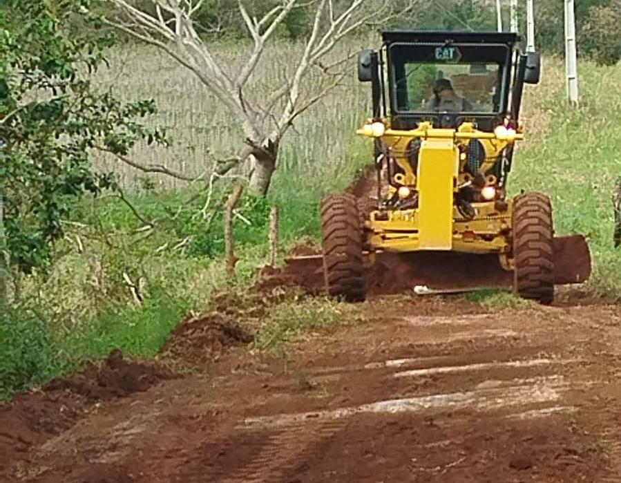 BARBOSA FERRAZ: Prefeitura realiza melhorias nas estradas do Assentamento Irmã Dorothy