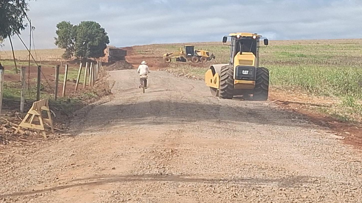 ENGENHEIRO BELTRÃO: Prefeitura intensifica recuperação de estradas rurais em diferentes regiões